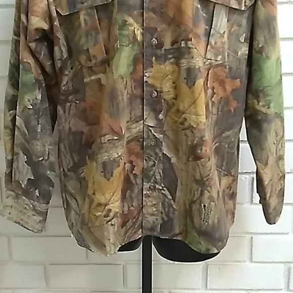 Cabela's Camo Advantage Timber Long Sleeve Button Up Shirt. Size Medium - Picture 3 of 6